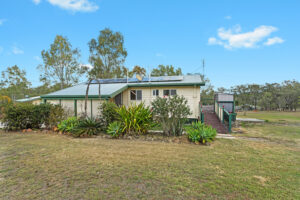 8 Walter Court, Glenore Grove, QLD 4342