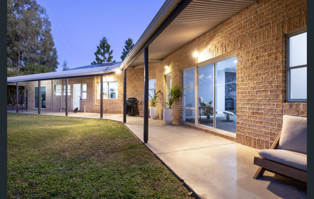 21 Rivervista Street, Riverhills, QLD 4074